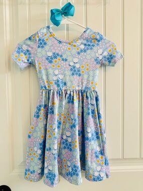 Darling little spring / summer dress with pockets size girls 6.